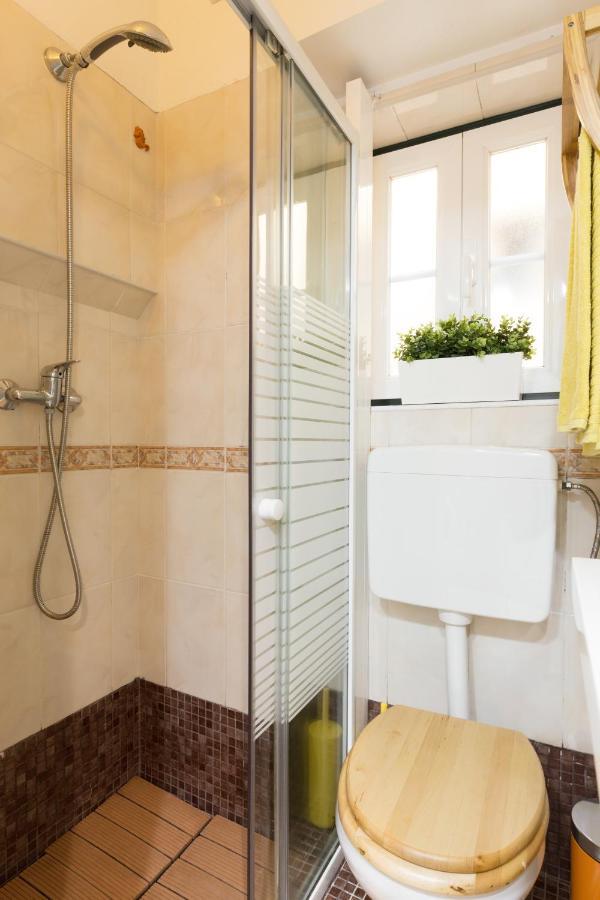 Alfama Apartments & Studios Lisbona Esterno foto